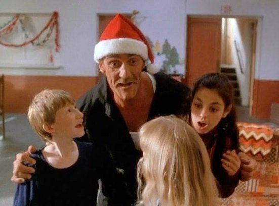 1024_BadXmas_SantaWMuscles_mh_121312