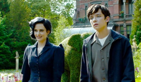 asa-butterfield-eva-green-miss-peregrines-home-for-peculiar-children-01-600x350